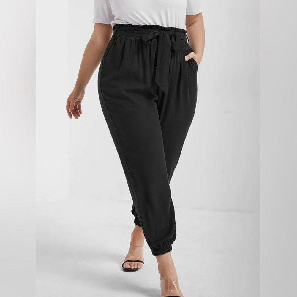 NWT BloomChic Black Plain Paperbag Waist Belted Pocket Pants Size 18-20/2X